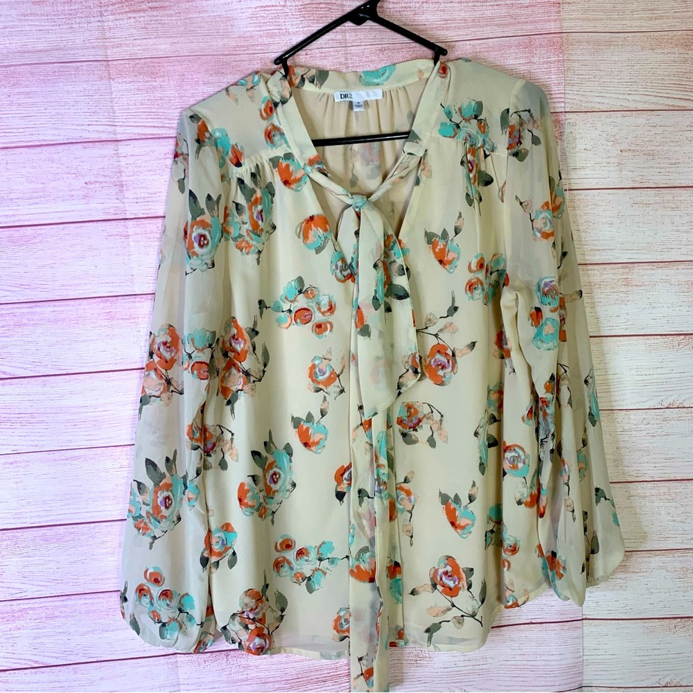 DR2 Floral Bow Tie Blouse Size Medium‎